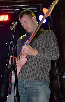 On guitar: Jim Wynn